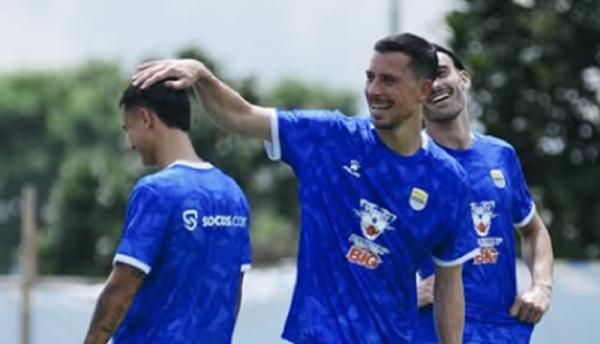 Thom Haye Persib Bandung Thom Haye dan Eliano Reijnders berlatih di Persib Bandung. (Foto: Persib)