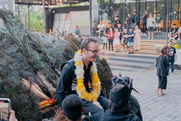 Juara Dunia Trickshot Biliar Florian Kohler Terkesima Disambut Reog Ponorogo di Kota Batu