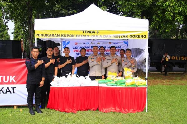 Gerakan Pangan Murah Polri 2 Gerakan Pangan Murah yang digelar Mabes Polri bersama Perum Bulog berlangsung di lingkungan Slog Polri menghadirkan beras, minyak goreng, dan gula pasir dengan harga terjangkau. (Foto: Dok. Polri)
