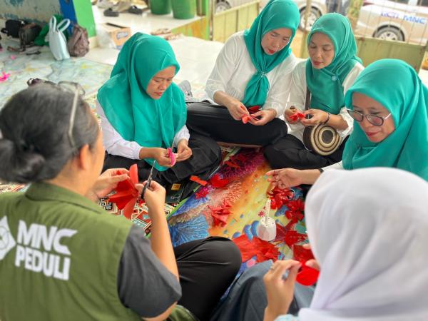 MNC Peduli dan MNC Tourism beri pelatihan daur ulang. (Foto: Annastasya Rizqa)