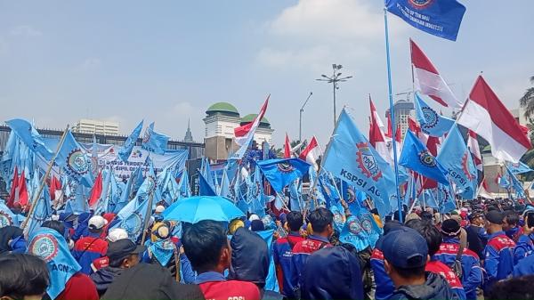 Buruh Demo Besar-besaran di DPR dan Kemnaker Hari Ini, Berikut Tuntutannya