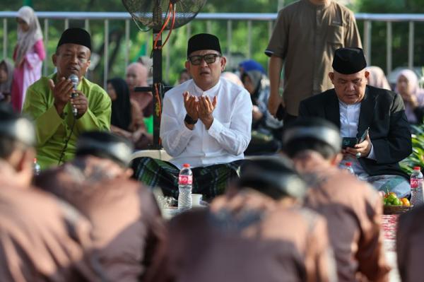 Jelang Setahun Pemerintahan Presiden Prabowo, Ribuan Warga Jakarta Ikuti Doa Bersama
