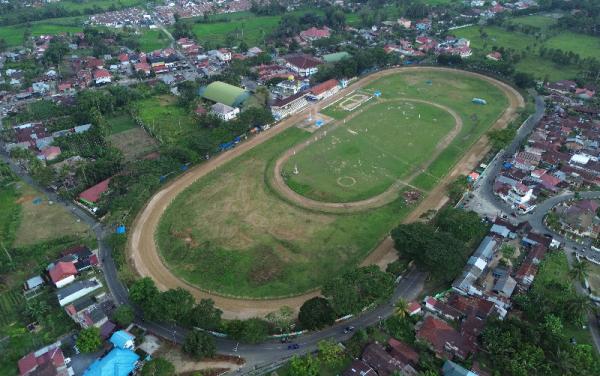 Indonesia’s Horse Racing (IHR) Cup II 2025 digelar di Gelanggang Pacuan Kuda Kubu Gadang, Payakumbuh, Sumatra Barat. (Foto: dok SARGA.CO)