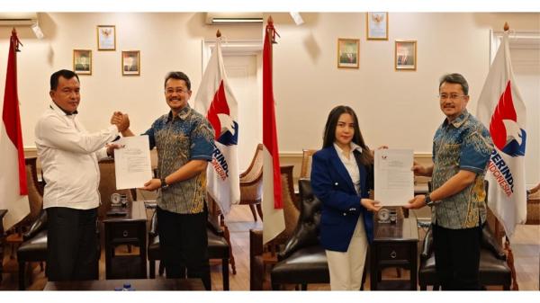 Sekjen Partai Perindo Ferry Kurnia Serahkan 4 SK DPD se-Jabar, Perkuat Kelembagaan Jelang Verifikasi Parpol 2027