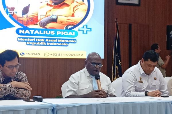 Menteri HAM Pigai: MBG Baru Seumur Jagung tapi Termasuk Berhasil
