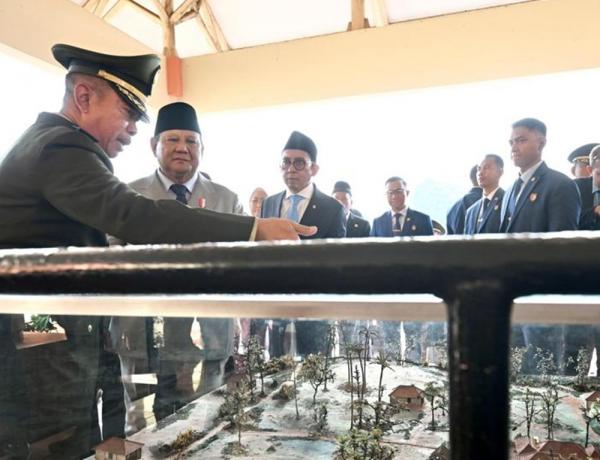 Presiden Prabowo Subianto saat mengunjungi Museum Pengkhianatan PKI usai Upacara Hari Kesaktian Pancasila, Rabu (1/10/2025). (Foto: Sekretariat Presiden)