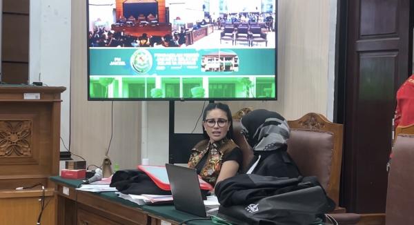 Nikita Mirzani sakit tulang belakang. (Foto: Annastasya Rizqa)