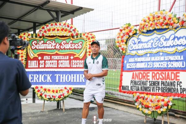 Hamka Hamzah mendirikan akademi sepak bola milikny Hamka Hamzah mendirikan akademi sepak bola miliknya yang diberi nama Hamka 23 Soccer School (H23SS). (Foto: IST)