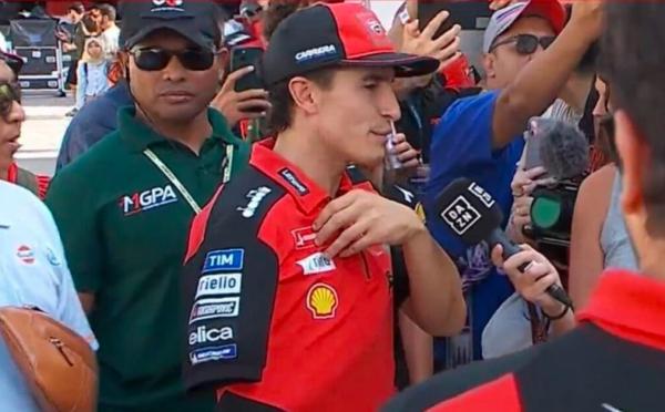 Marc Marquez memberi komentarnya usai ditabrak Marco Bezzecchi pada balapan utama MotoGP Mandalika 2025, Minggu (5/10/2025) siang.  (Foto: Motosan)