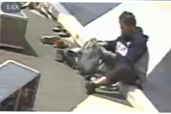 Viral! Berstatus ASN, Anak Eks Wali Kota Cirebon Terekam CCTV Curi Sepatu di Masjid