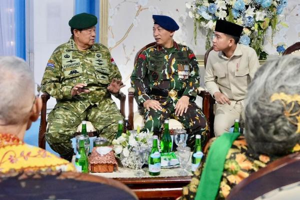 Demokrat Perlihatkan Foto SBY Ngobrol Akrab dengan Kapolri, Ada Gibran Nyimak