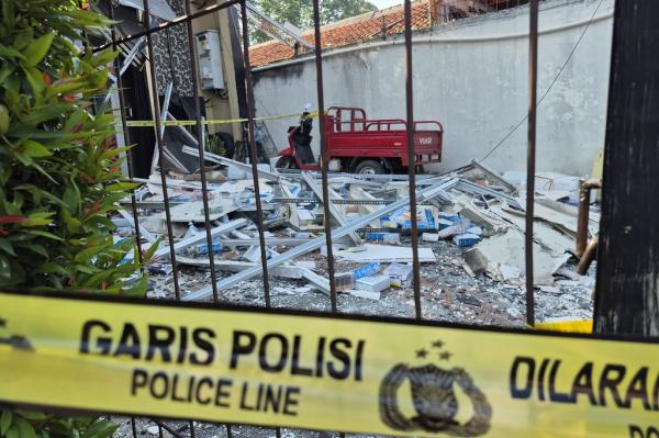 Gedung Farmasi di Tangsel Meledak, Polisi Pastikan Tak Ada Bom
