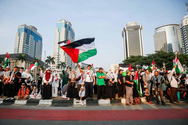 Aksi Bela Palestina di Patung Kuda, Jakarta Pusat, Minggu (12/10/2025). (Foto: Aldhi Chandra)