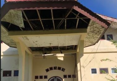 Bangunan fasilitas umum rusak usai diguncang gempa magnitudo 6,6 di Kabupaten Sarmi, Papua, Kamis (16/10/2025). (Foto: BNPB)