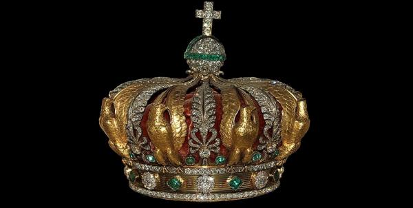 Mahkota Permaisuri Eugenie Mahkota Permaisuri Eugenie berhasil ditemukan di luar Museum Louvre Paris. (Foto: X)