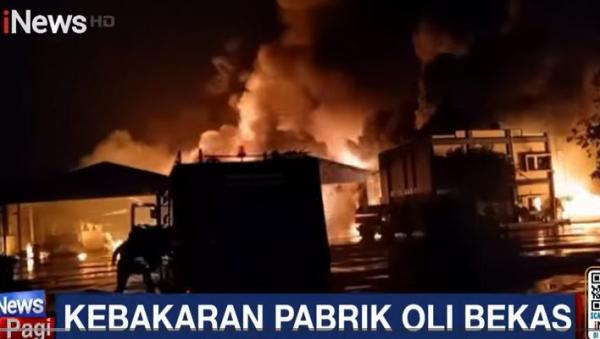 Pabrik Oli Bekas di Karawang Terbakar, Warga Panik Dengar Dentuman Keras