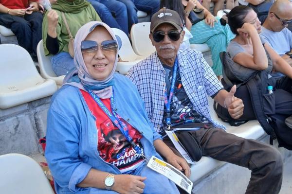 Kakek 70 Tahun Asal Blitar Terbang ke Malaysia Demi Nonton MotoGP 2025, Bukti Semangat Tak Kenal Usia!