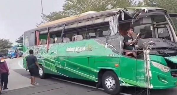 Polisi masih menyelidiki kecelakaan bus wisata di Tol Pemalang yang menewaskan empat orang. (Foto: iNews)