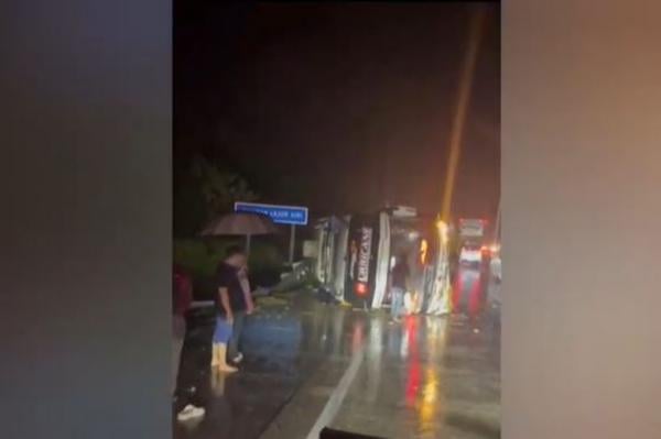 Kecelakaan Maut Bus Terguling di Tol Semarang-Batang, 3 Penumpang Tewas 20 Luka-Luka