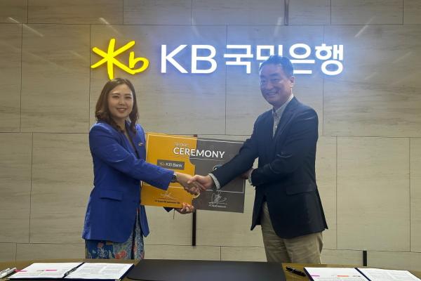 ALTO Network 2 Signing Ceremony CEO ALTO Network, Gretel Griselda beserta tim dengan Chief Financial Officer KB Bank Indonesia Janghyuk Im. (Foto: ALTO Network)