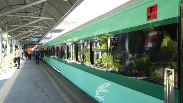 Kereta Pedagang dan Petani (Foto: KAI Commuter)