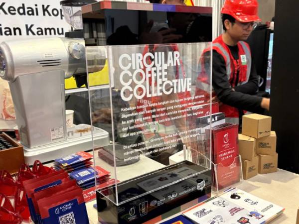 Inspiratif! 5 Brand Kopi Ini Daur Ulang Gelas Plastik Demi Jaga Bumi