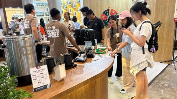 Ilustrasi Gen Z jajan kopi americano. (Foto: Muhamad Fadli Ramadan)