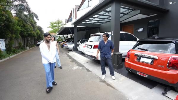 Mobil Onad Koleksi Mobil Onad di rumahnya. (Foto: Tangkapan layar Youtube Taulany TV)