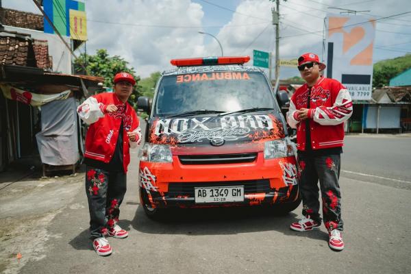 ndx aka NDX AKA beri ambulans gratis untuk masyarakat. (Foto: Instagram)