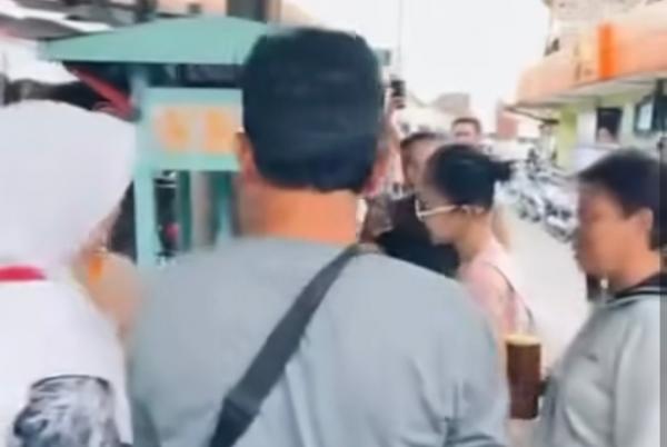 Yuni Shara Kepergok Jajan di Pasar Tradisional, Warga Auto Minta Foto Bareng