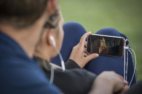 Ilustrasi mengakses konten internet (foto: Pixabay)