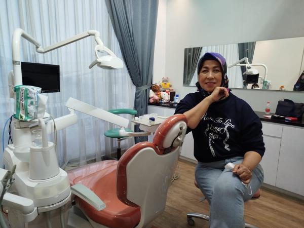 drg. Linni Fitria, Sp.KGA, Dokter Gigi Spesialis K drg. Linni Fitria, Sp.KGA, Dokter Gigi Spesialis Kedokteran Gigi Anak