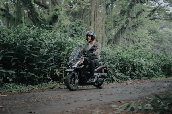 Honda ADV160 Hadapi Medan Ekstrem Honda ADV160 terbukti tangguh dan nyaman saat menghadapi medan ekstrem pedesaan. (Foto: dok AHM)