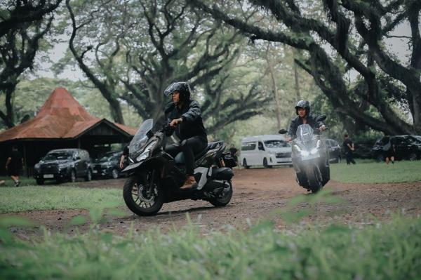 Honda ADV160 Jalan Perkotaan Honda ADV160 bisa diandalkan di jalan perkotaan maupun rute petualangan. (Foto: dok AHM)