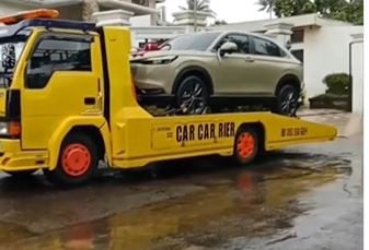 Tangkapan mobil mewah sebagai mahar pernikahan pengusaha mebel jepara. (Foto: ist)