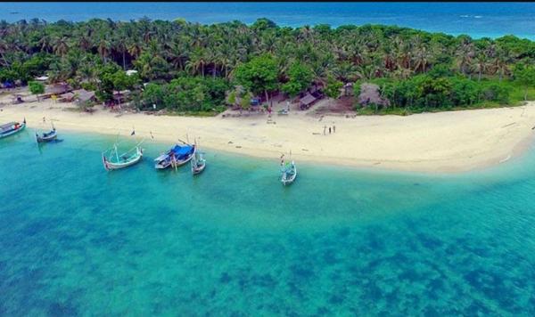 Pemandangan Desa Gili Ketapang, Probolinggo dari udara. Di desa ini tidak pernah terjadi kaus pencurian. (Foto: ist)