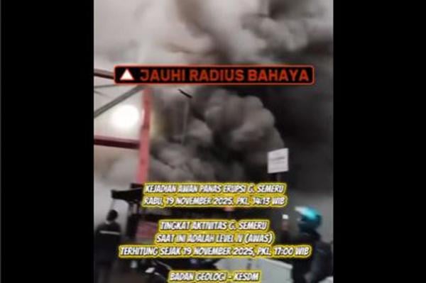Momen luncuran Awan Panas Gunung Semeru yang hampir menyapu warga nekat di lokasi erupsi. (Foto: X)
