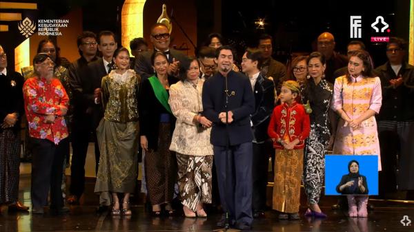 Reza Rahadian bersama seluruh tim film Pangku di FFI 2025. (Foto: Youtube)