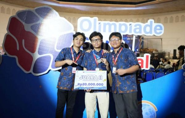 Siswa berprestasi SMA Unggulan Rushd Jawa Tengah, (Foto: Istimewa)