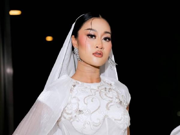 Aisha Retno Penyanyi Malaysia keturunan Indonesia Aisha Retno dihujat netizen usai menyebut batik dari Indonesia. (Foto: Instagram)