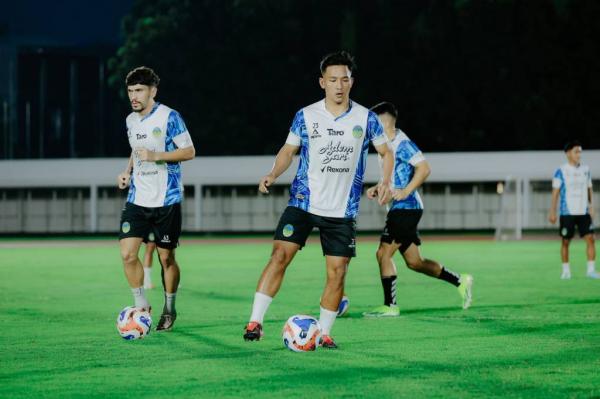 Persija vs PSIM: Laskar Mataram Tak Takut Teror 50.000 The Jakmania di SUGBK