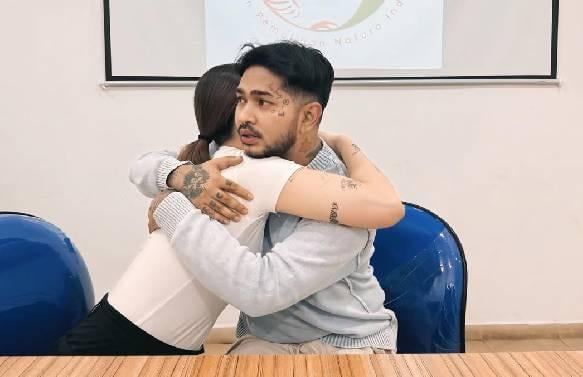 Onadio Leonardi dijenguk Beby Prisillia di pusat rehabilitasi. (Foto: Instagram)