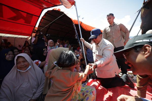 Pengungsi Banjir Aceh Tenggara Senang Dijenguk Prabowo: Terima Kasih Bapak Presiden!