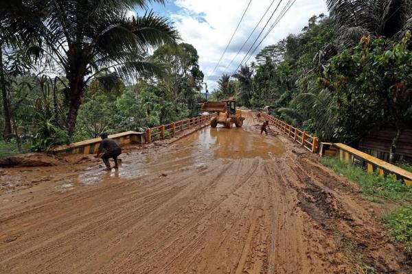 Jalur Utama Sumut yang Terputus Akibat Longsor Kini Sudah Bisa Dilalui  