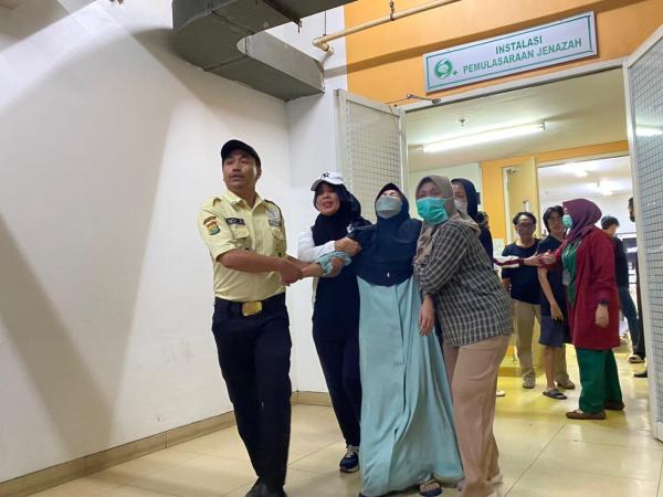 Karina Ranau berduka Epy Kusnandar meninggal dunia. (Foto: Mei Sada Sirait)