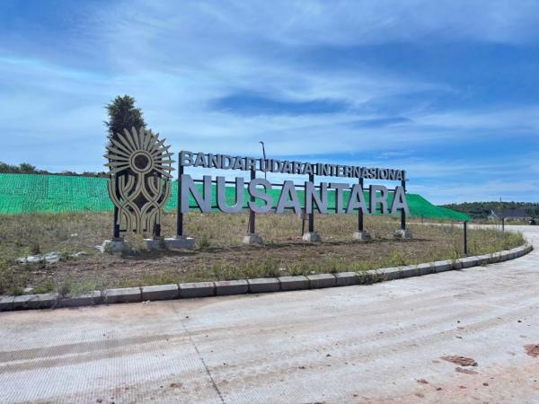 bandara IKN Badan Bank Tanah memberikan sertifikat kepada warga terdampak pembangunan Bandara VVIP IKN Nusantara. (Foto: iNews.id/Puti)