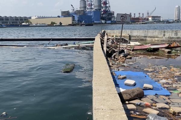 Kondisi Pantai Mutiara, Jakarta Utara (foto: Ari S Kondisi Pantai Mutiara, Jakarta Utara (foto: Ari Sandita)