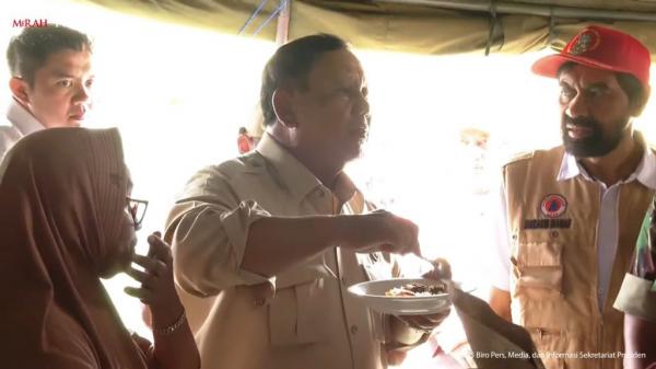 Presiden Prabowo Subianto mencicipi dapur umum Presiden Prabowo Subianto mencicipi dapur umum di Bireuen Aceh. (Foto: screenshot)