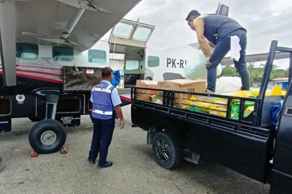 Bulog Distribusi Beras SPHP Distribusi beras SPHP oleh Perum Bulog ke wilayah-wilayah dengan tantangan geografis ekstrem di Papua. (Foto: Dok. Perum Bulog)