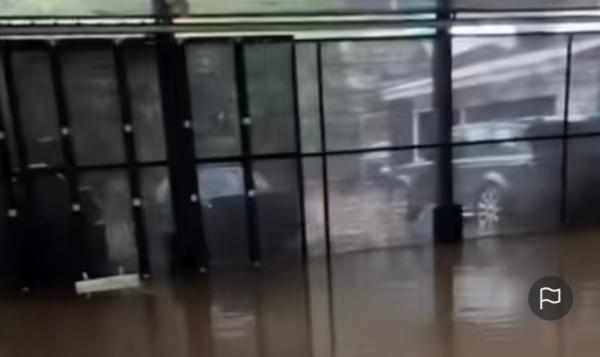 Viral Rumah Raffi Ahmad Kebanjiran, Lapangan Tenis Terendam